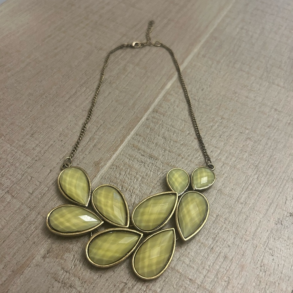 Elegant yellowish green Teardrop statement Necklace